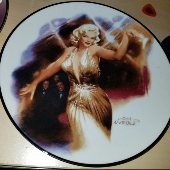 Marilyn Monroe Collector Plates - Picture 3 of 4